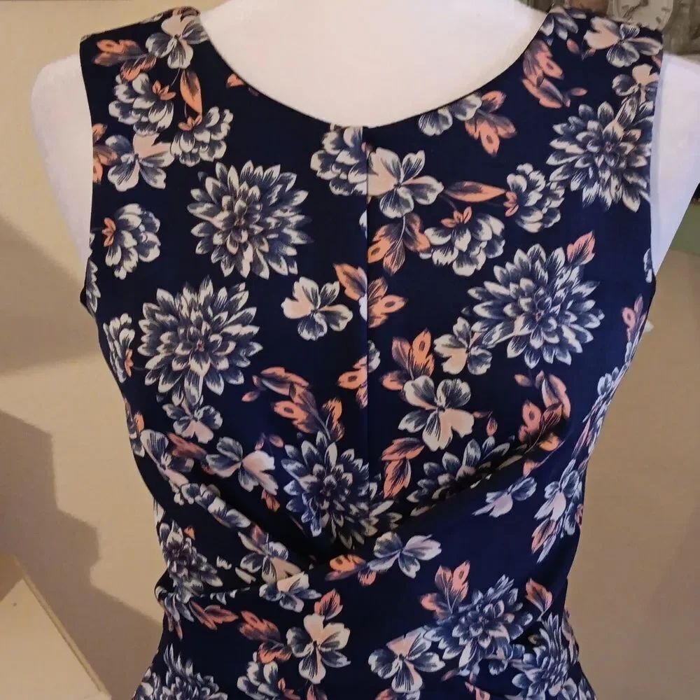 Kut From The Kloth Navy Floral Dress. Cottagecore. Dark Floral - Picture 2 of 7